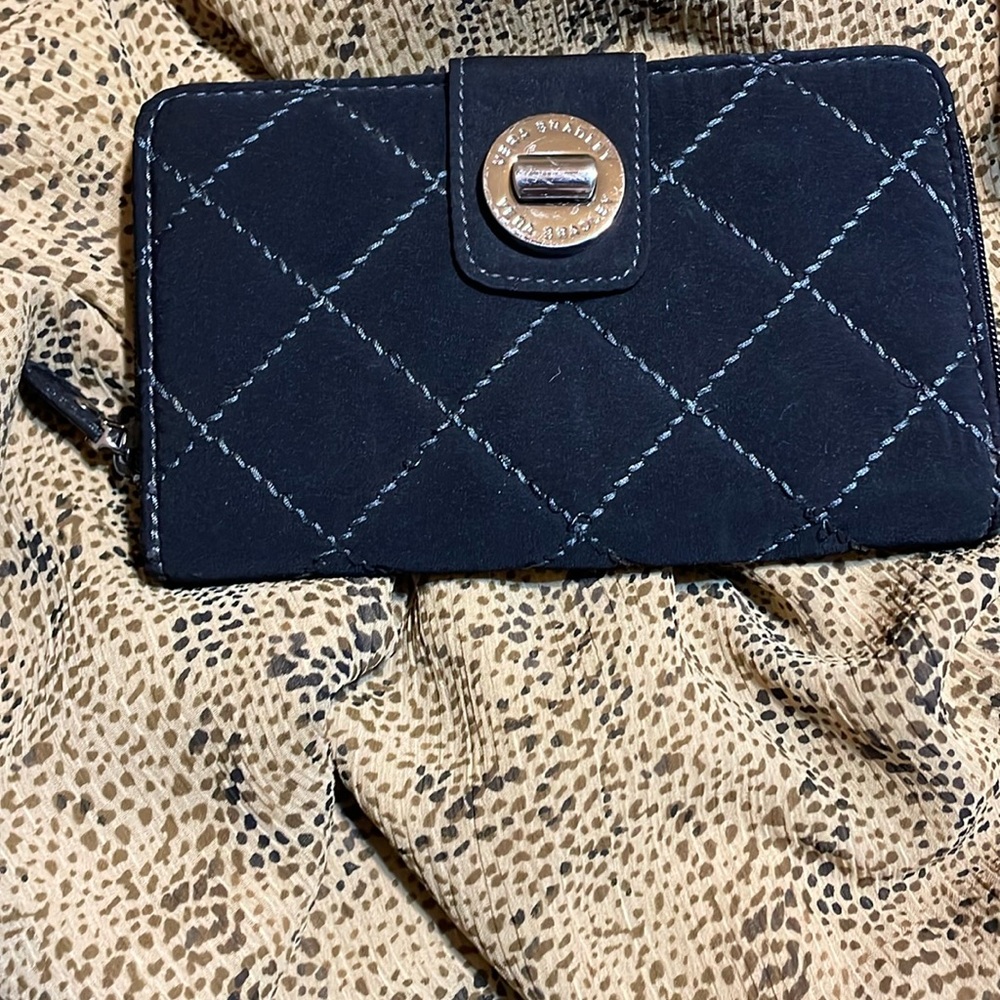 VERA BRADLEY BLk QUILTED WALLET SILVER HARDWARE TURNLOCK CLOSURE OUTSIDE POCKET